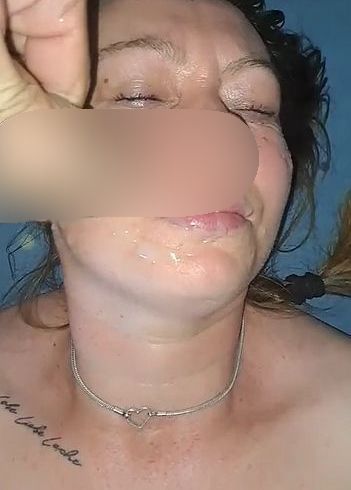 Schön eine geile Ladung sper*a ins Gesicht bekommen