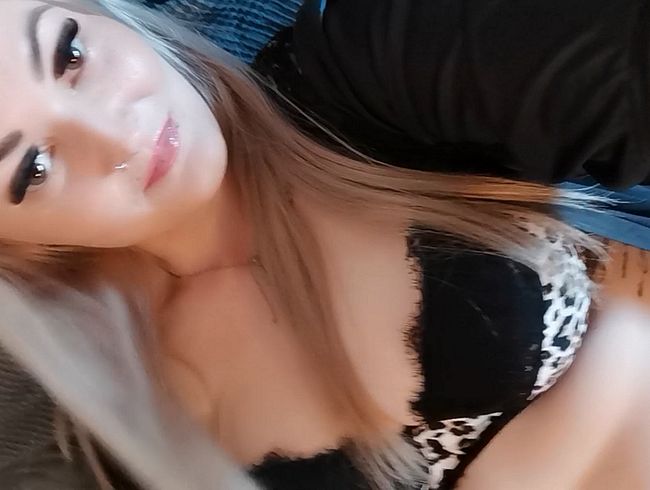 Ich trau mich! Ich spiele an meiner Pu**y und jeder kann zusehen