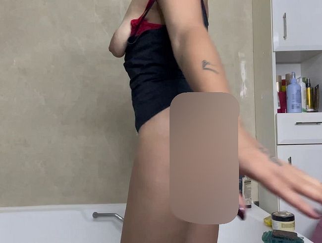 I smoke and spit on you, I stroke my anus and Pu**y