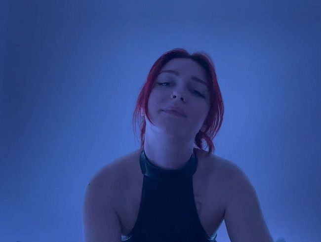 Sie gab mir einen schlampigen bl*wjob in einem Lederkleid.