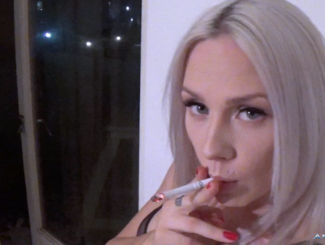 RAUCHEN SIE DIE ERSTE ZIGARETTE DES JAHRES, DIE ERSTE VON VIELEN ANDEREN!