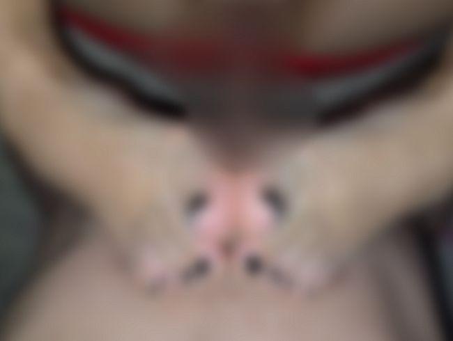 Sie wird durch ein Loch in ihrem Outfit gefi**t.