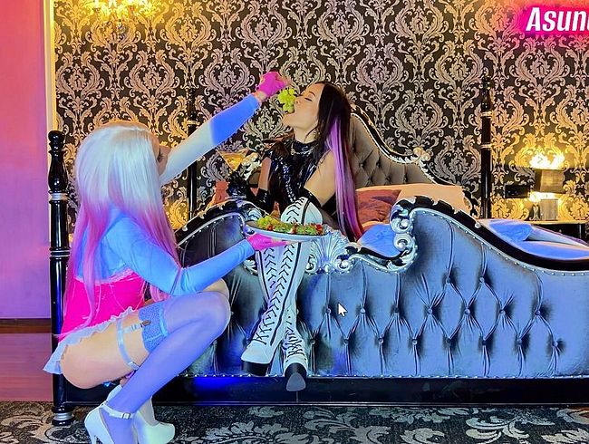 Sissy Slut serviert & füttert Erdbeeren — Belohnung: Spucke im Napf am Boden | Part 2 von 6