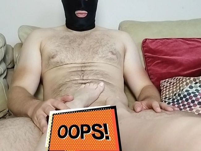 Peinliches skla*enschwein spri**t heftigst auf meine Füße!!!