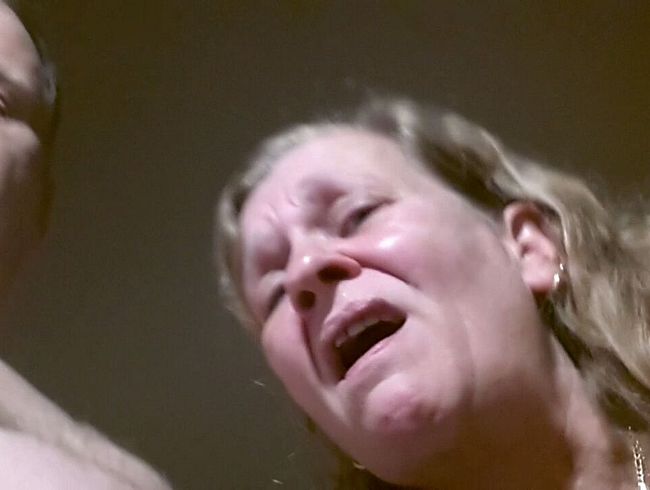 Patrizia schl**kt und spuckt sper*a