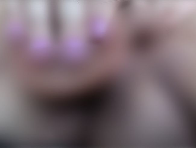 Outdoor dil*ofi** am Feldrand entspannt am Nachmittag