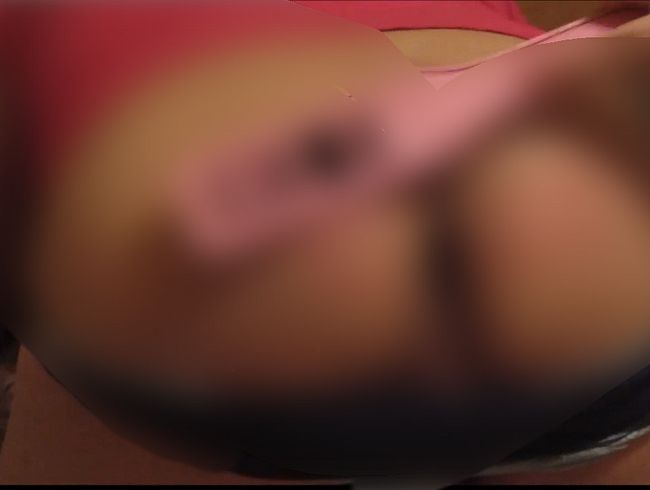 Mama verprügelt und polstert Sissy Girl den ars**, fin**rt sie fest, bevor sie sie ohne Kondom nimmt