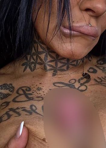 Stell dir vor das wäre dein schw**z der zwischen meinen Brüsten steckt den ich schön bla*e