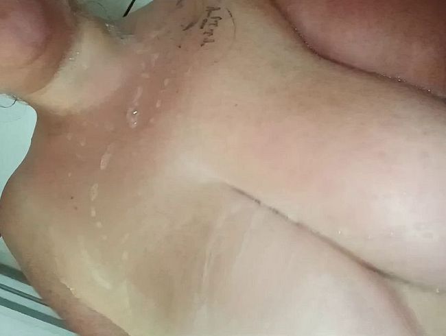 Wer möchte das Handtuch spielen und mich danach trocken rubbeln? ?