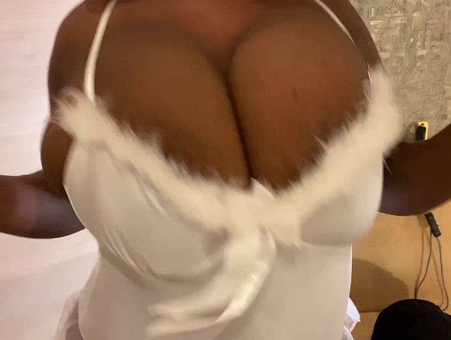 Nur ein mäd**en und ihr Lieblingskörperteil ;)