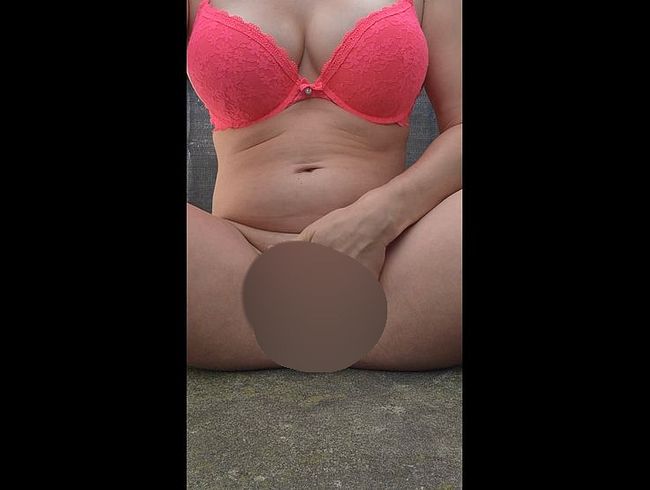 Ich spri**e in meinen Stümpfen mich und meinen Balkon voll ;)