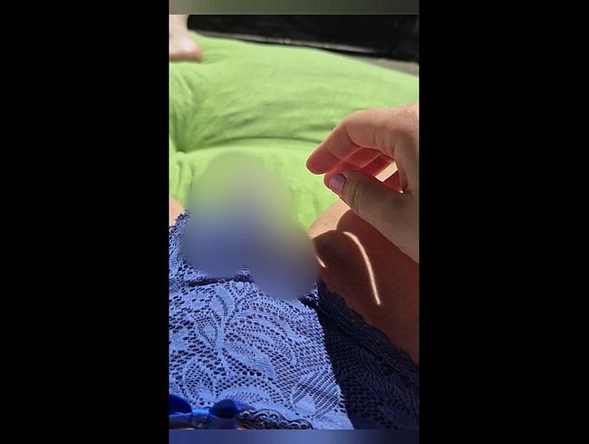 Nackt sonnen auf meinem Balkon. Ich kann nicht aufhören zu squirten und spri**e mich nass ;)
