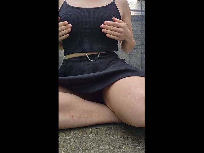 Squirts & fünf fin**r in meinem engen Loch auf dem Balkon neben viel befahrener Strasse