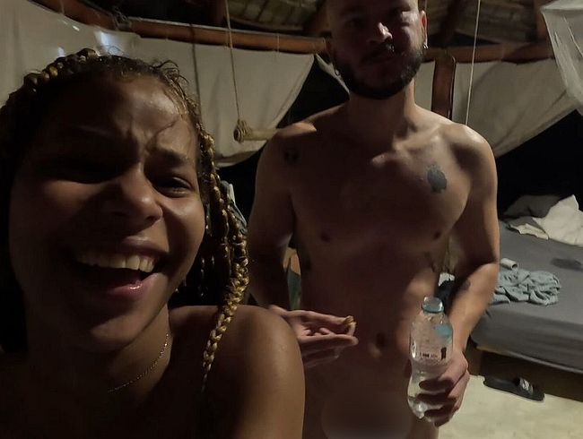 JUNGLE s*x – Er hat meine enge schwarze musc** mit seinem europäischen sper*a vollgespri**t
