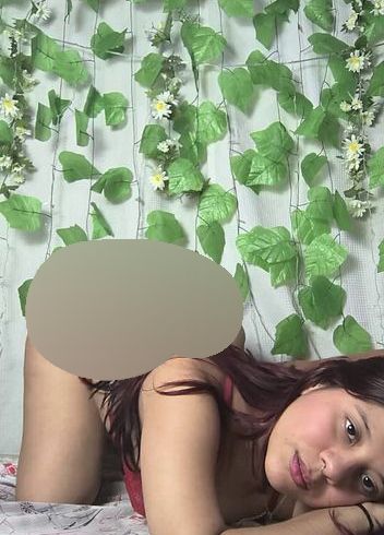 Sieh nur, wie sehr ich mich auf dich freue und wie sehr ich dich anhimmel, Liebling.