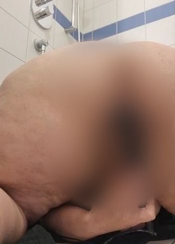 Sie bes**gt es sich selbst