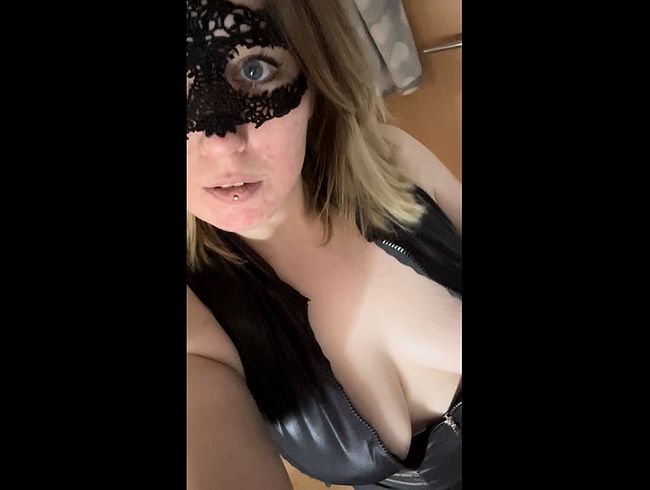 Sauf Du skla*enschlampe ! Wetlook-Kleid-pi** ;)