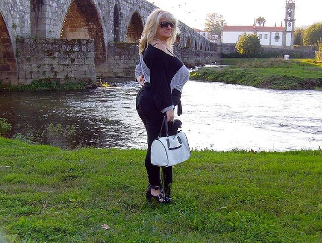              Daniela so s*xY near the River..!