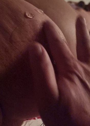 Gleitgel ti*ten und Massage