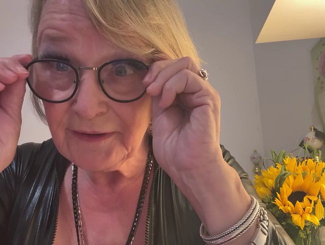 Bea schminkt sich auch mal für eine kleine lustige Runde für Dirty Talk an der Cam