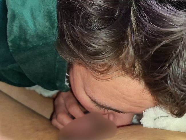 Total abgenuckelt und getrunken die heiße pi**e