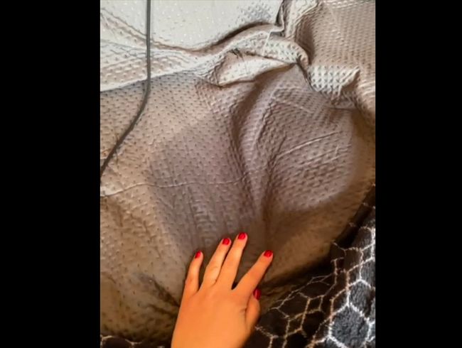 Ich mache es mir selber und squirte gleich mehrmals!!!