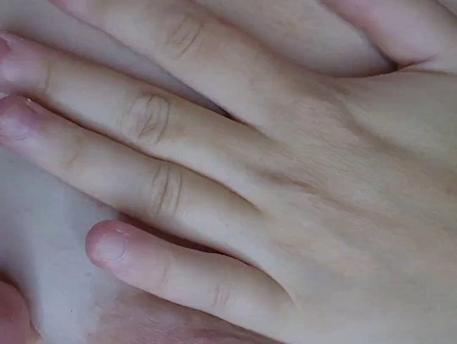 Meine geilen milchbrüste fangen an zu tropfen ????