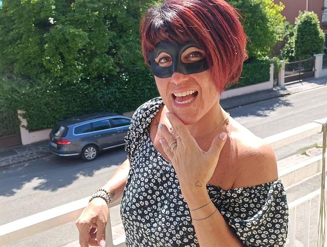 Großartige Gesichtsspri**er und sper*aspiele auf ti*ten, Nippeln, Mund und dann auf den Balkon gehen, komplett mit sper*a bedeckt!