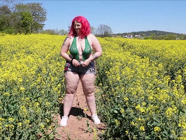 Outdoor dil*o-pi**