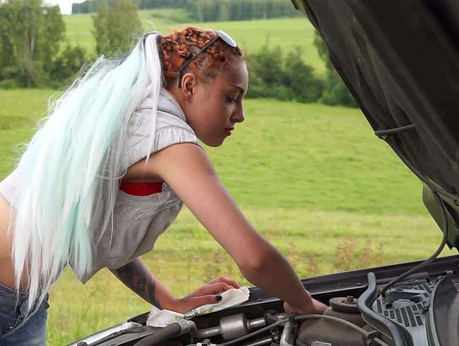 Ist das s*xy? Wann repariert ein mäd**en ein Auto?