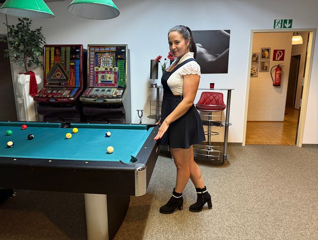 Billard-Schlampe: Zwei schwä**e fi**en mich & spri**en auf die ti*ten!!