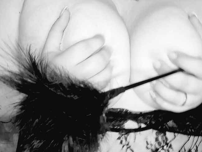 Die ti*ten dürfen nicht vernachlässigt werden!