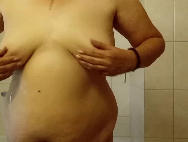 53 Jahre, kleine ti*ten, Öl Milf verwöhnt sich selbst