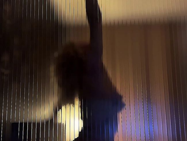 Ein wenig mit dem dil*o gespielt