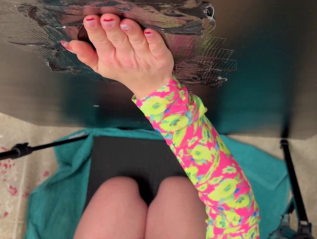 Gloryhole - POV Ansicht - Jeder schw**z wird gelut**ht der durchs Loch kommt bis zum abspri**en