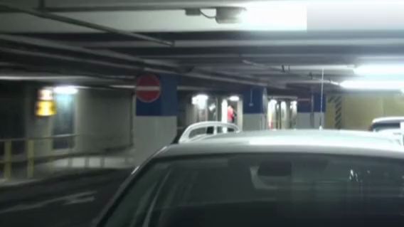 schw**zgeil im Parkhaus. Ich hol mir dein sper*a