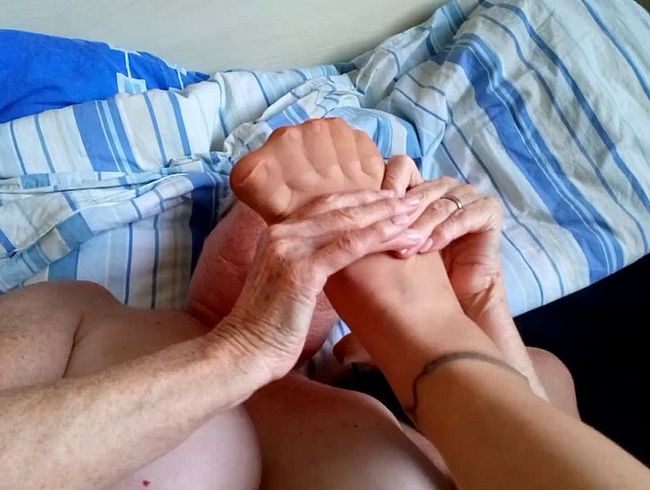 Nylonfüße von Nylonjunge Riechen, lec*en und Verwöhnen