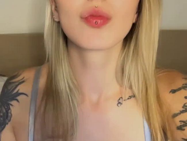 Ein heißer Rauchmoment in zarter grauer Unterwäsche – lass dich von meiner Lust einhüllen. (ohne Ton)