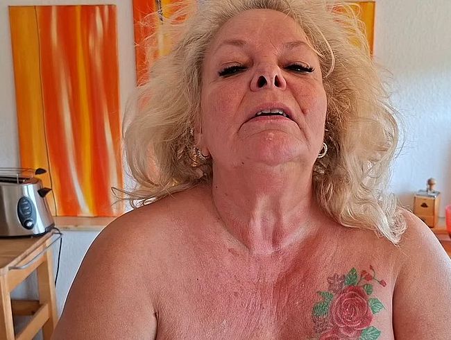 Mega SQUIRT auf dem KÜCHENTISCH