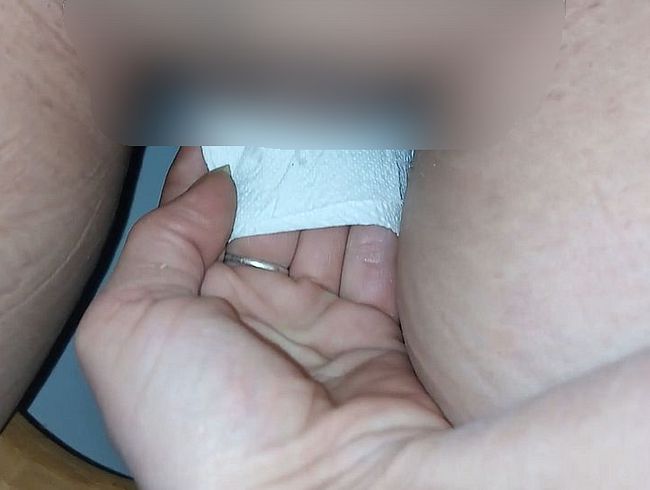 Schnellpi** mit großem schönen gelben pi**strahl, siehst du meine musc** zucken