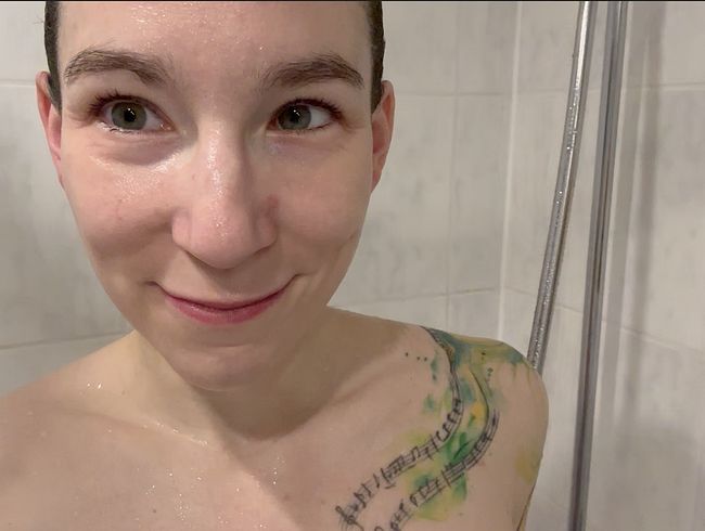 Amateur Solo nach der Dusche - Mein nasser Körper voller Lust