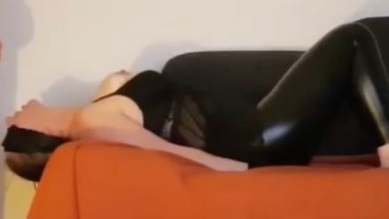 Er benutzt mich einfach als bla*e-Hase