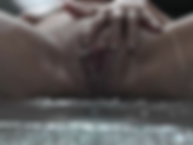 NS-per***s auf den glastisch gepi**t...