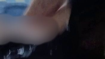 Me squirting hard - sie spri**t in Nylons