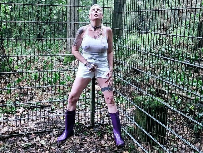 Gummistiefel-fo**e! Ich werd nicht nur vom Regen nass!