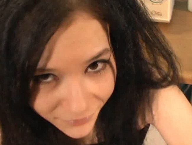 HILFE!  sper*ageile JUNGfo**E braucht schw**z!