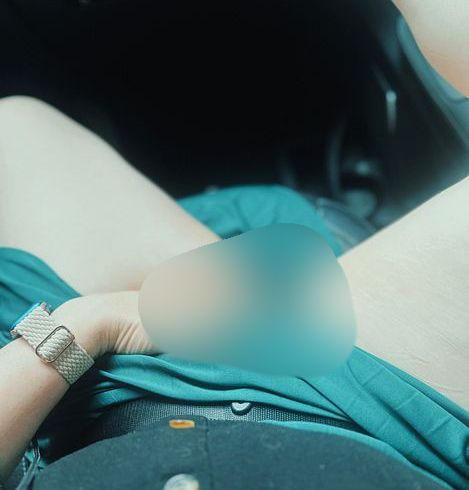 Hab ich das echt getan? Mein heißes Spiel mit meiner nassen Pu**y im Auto.