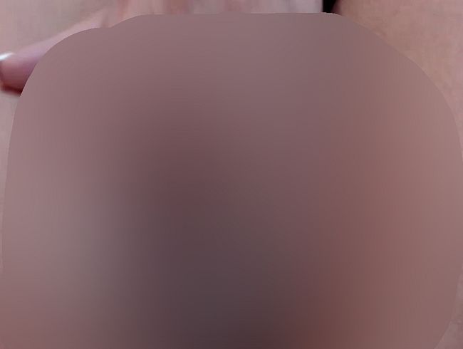 Ich befeuchte meine fin**r mit dem ganzen sper*a, das aus meiner musc** kommt.