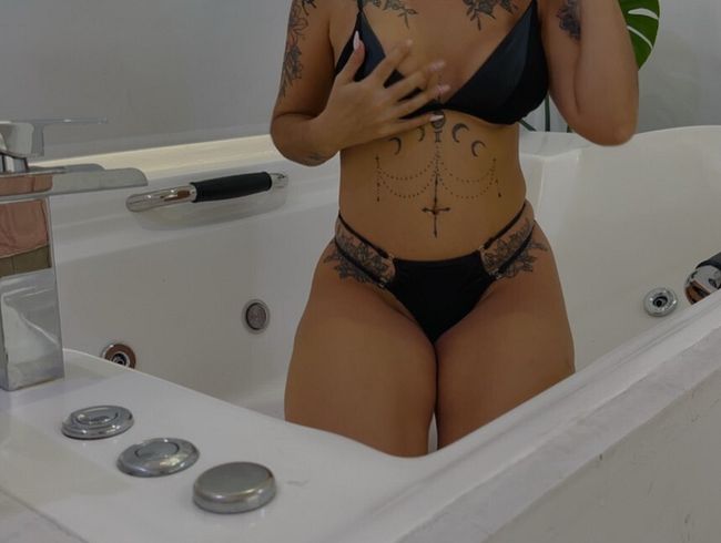 Ich stelle mir gerne vor, wie ich mich an deinem schw**z erfreue