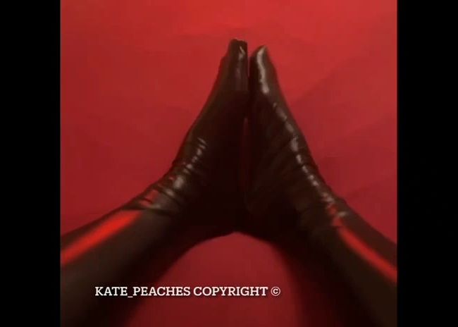 Ich bringe dich mit meinen Füßen zum spri**en